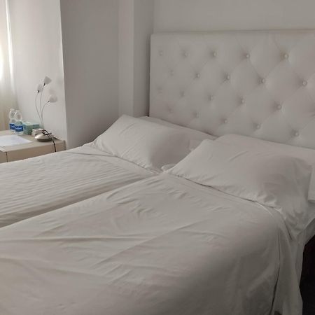 Habitaciones Individuales En Apartamento Мадрид Экстерьер фото