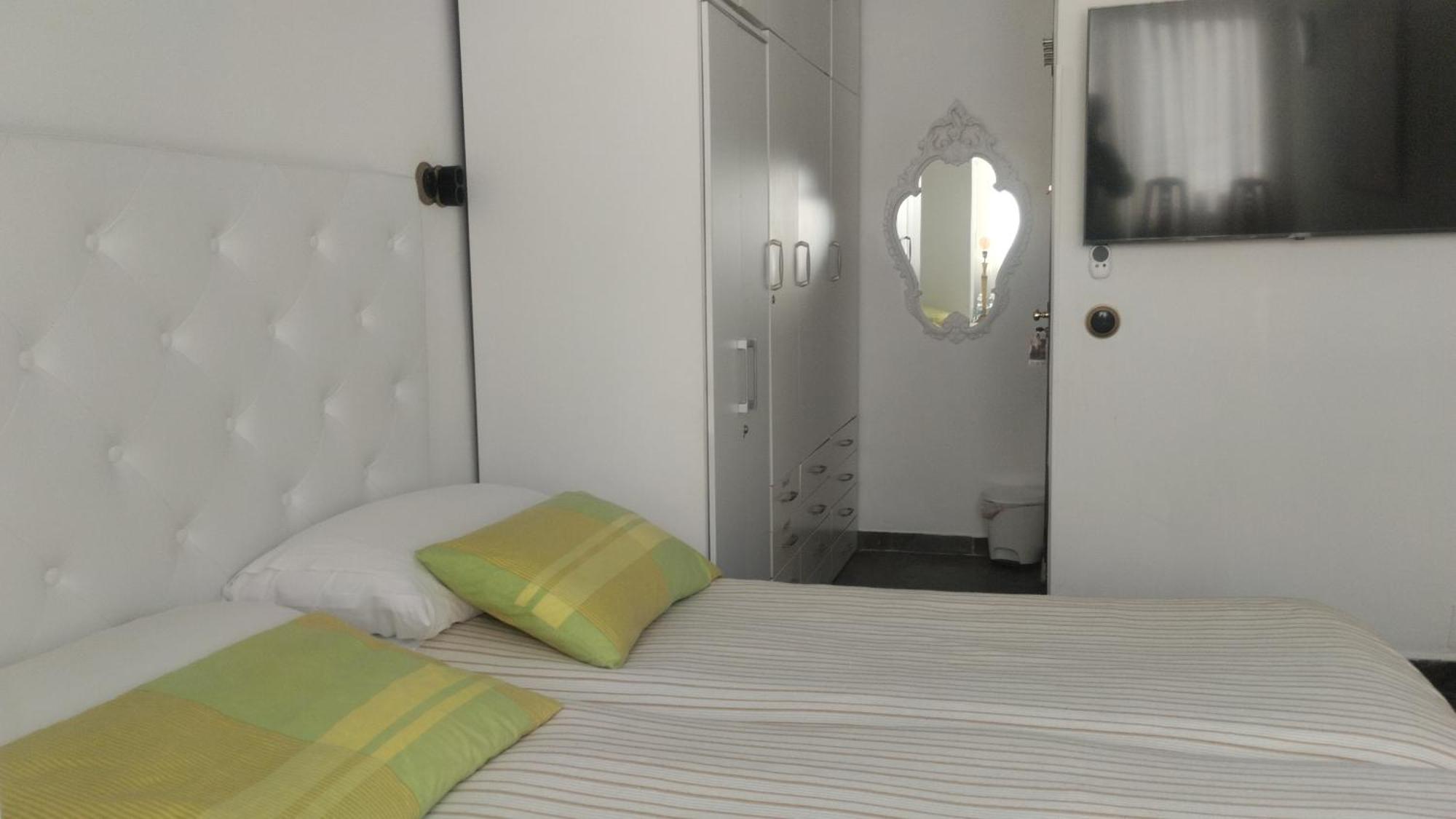 Habitaciones Individuales En Apartamento Мадрид Экстерьер фото